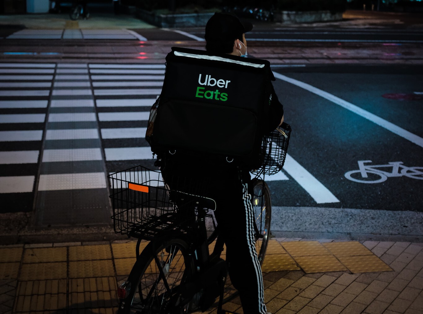 Uber Eats, DiDi Food y apps similares generan empleos en México, pero también preocupaciones sobre distribución de ganancias: CIDE