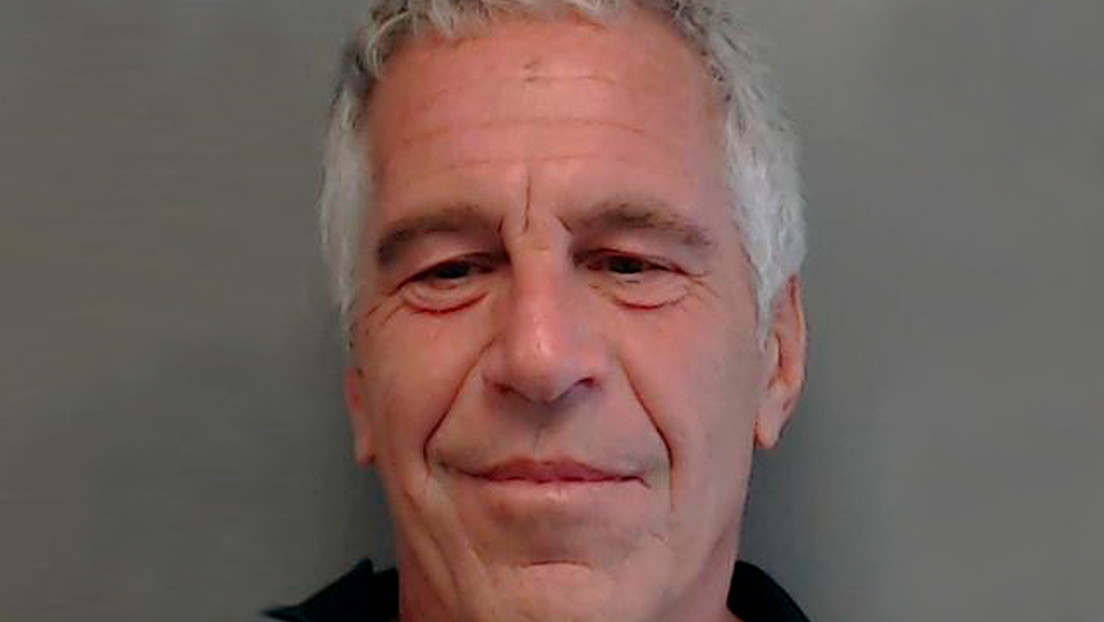 Revelan que el multimillonario Jeffrey Epstein afirmó ser demasiado “cobarde” para suicidarse semanas antes de su muerte en prisión
