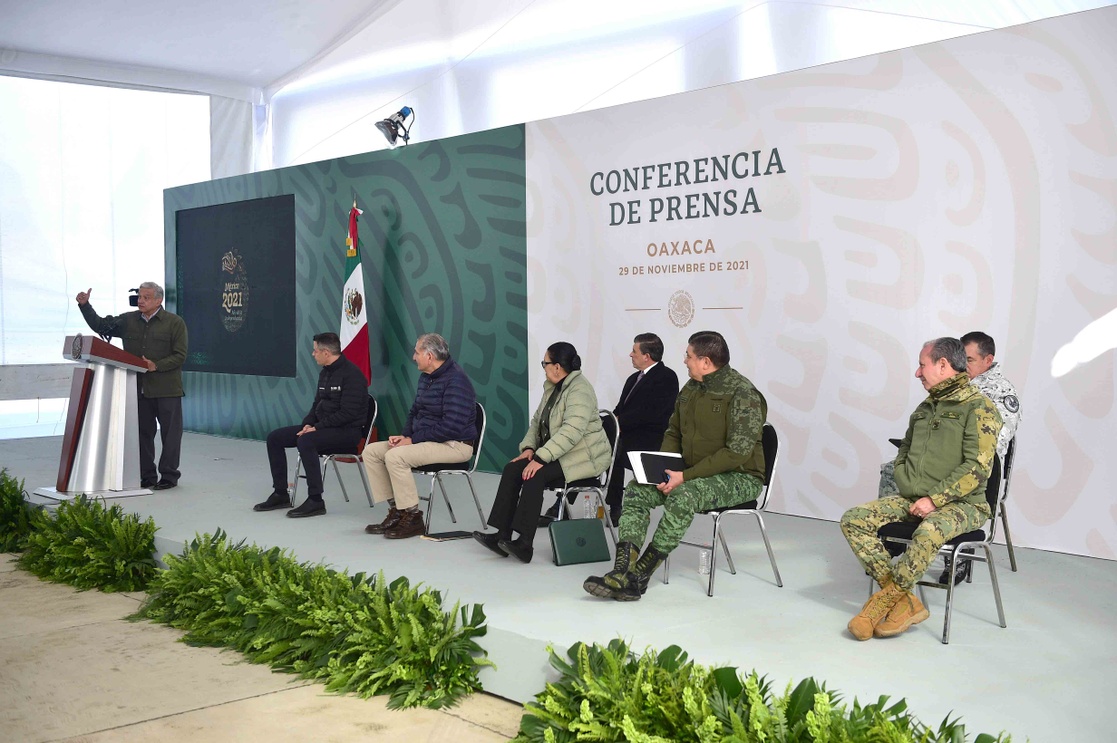 Refinerías operan casi 30% más que al inicio del sexenio: AMLO