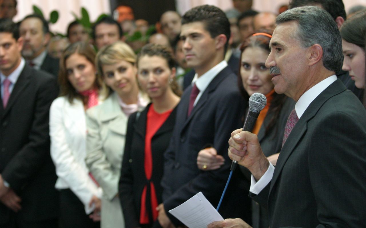 Financiadores de Latinus ganaron 5 mil MDP con 11 gobiernos estatales