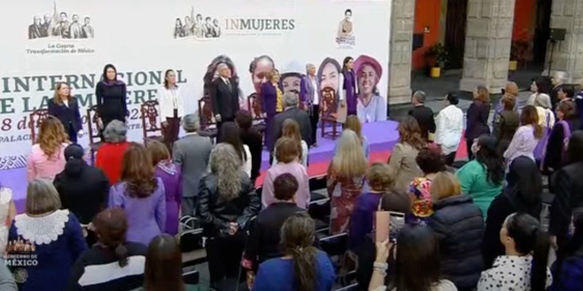 AMLO encabeza conmemoración por Día Internacional de la Mujer: Es un honor estar con Obrador, le dicen