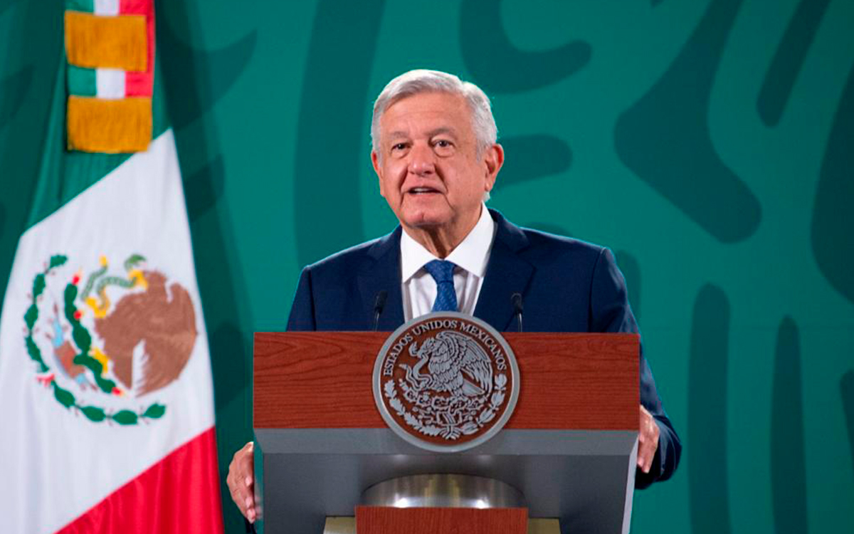 Cárdenas expropió el petróleo y López Mateos nacionalizó la CFE, recuerda AMLO a priístas