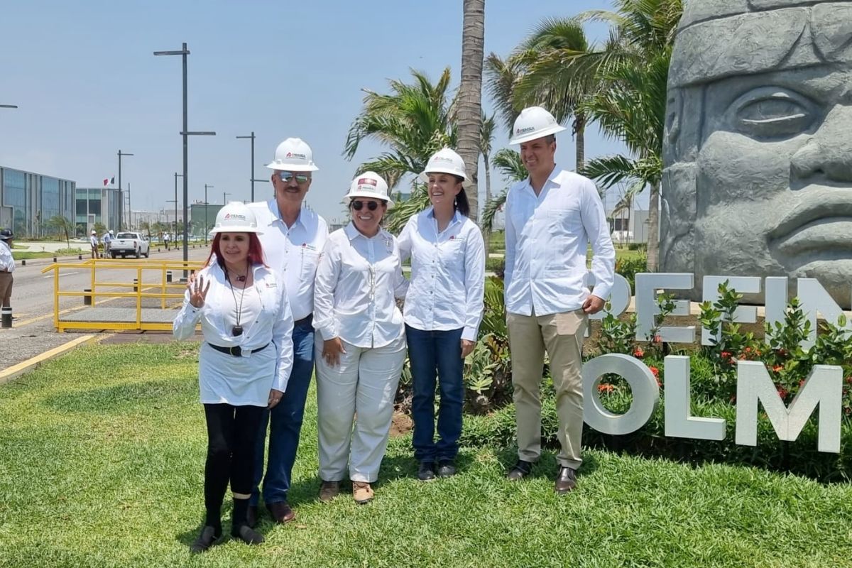 La 4T no desperdicia dinero en estelas de luz: Sheinbaum desde Dos Bocas