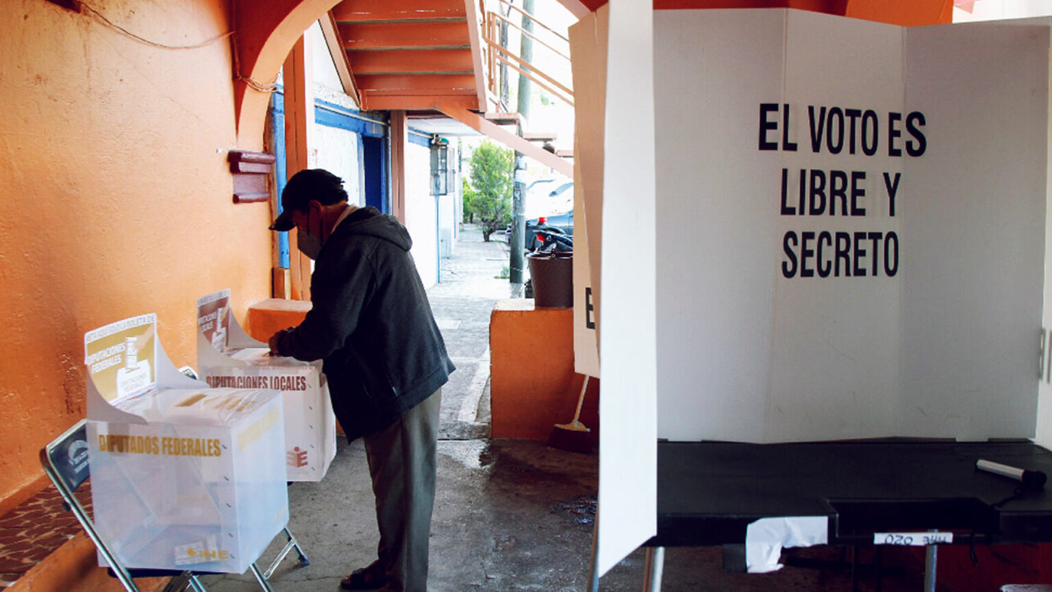 Opositores a la democracia buscan que la gente no salga a votar: AMLO