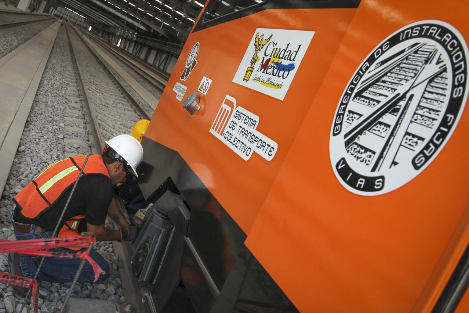 AMLO sugiere a Sheinbaum renegociar deuda de 30 trenes del Metro