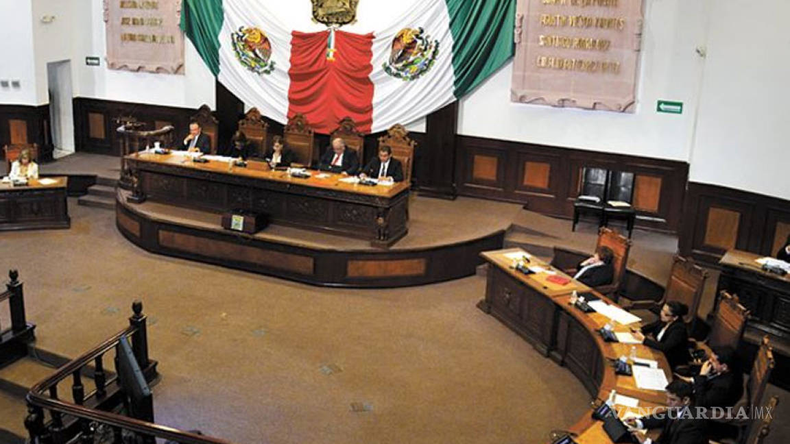 Legislan priístas contra el gremio magisterial en Coahuila