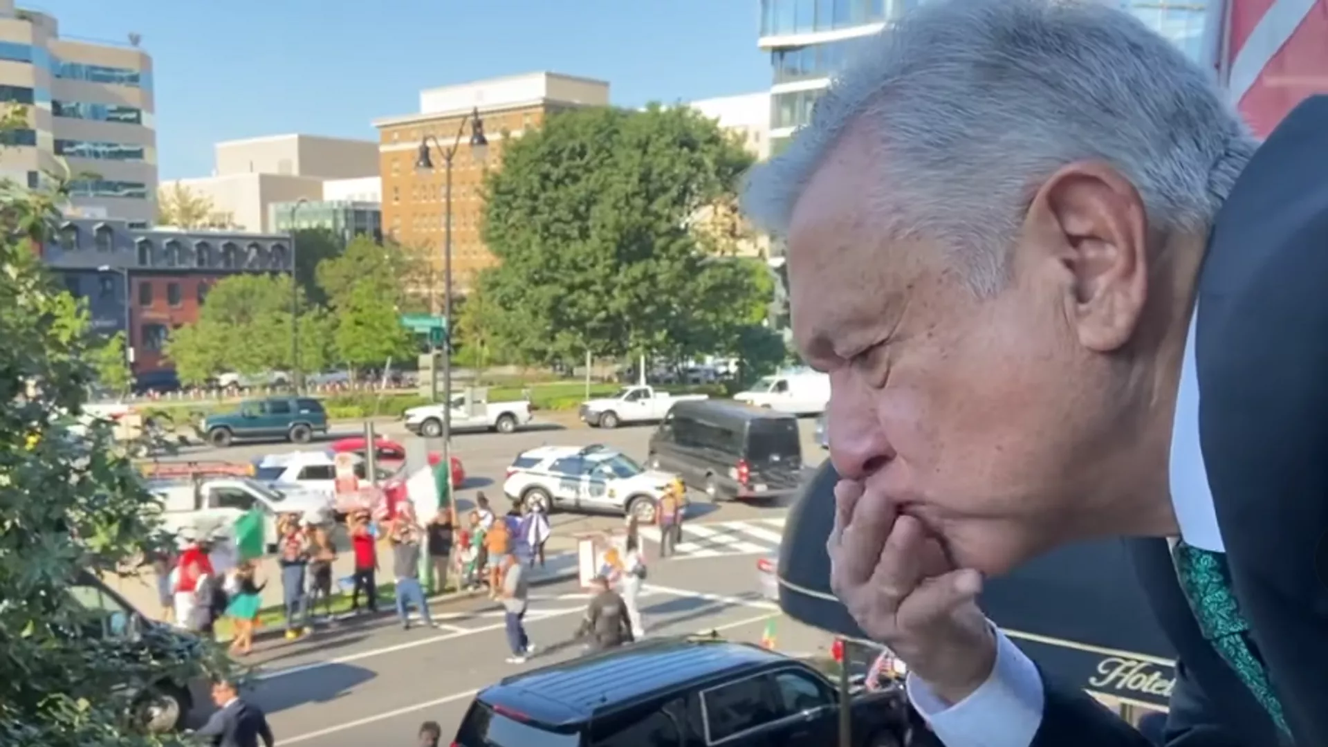 AMLO recibe serenata antes de su reunión con Biden en la Casa Blanca