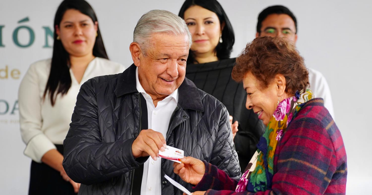 AMLO aumenta la pensión para adultos mayores y personas con discapacidad