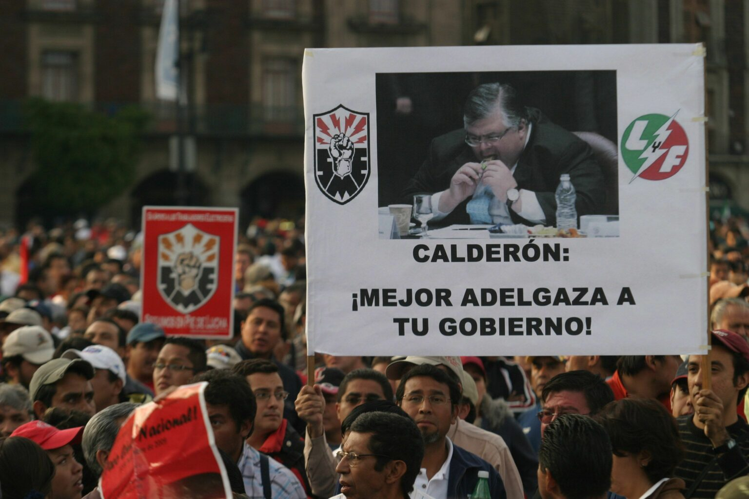 Por extinción de Luz y Fuerza del Centro, Calderón movió $5.9 mil millones de pesos