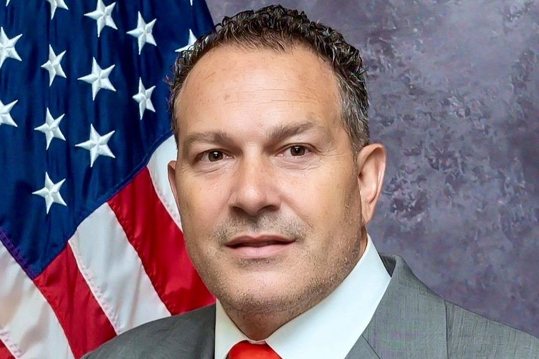 Por relación con el narcotráfico; destituyen a Nicholas Palmeri, director de la DEA en México