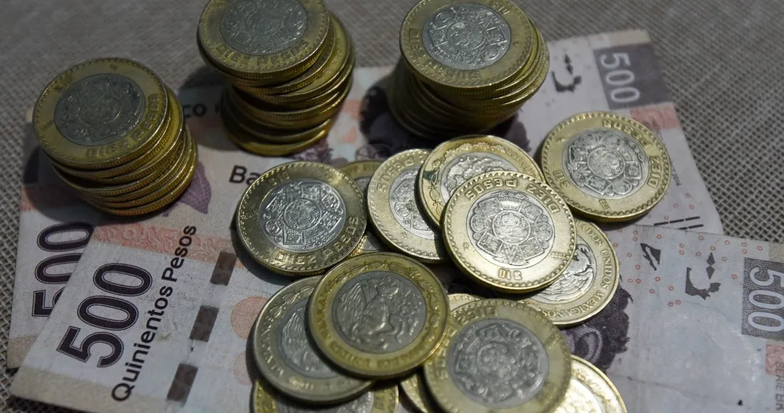 El peso se sigue fortaleciendo; la moneda de EU alcanzó esta mañana hasta los 17.98