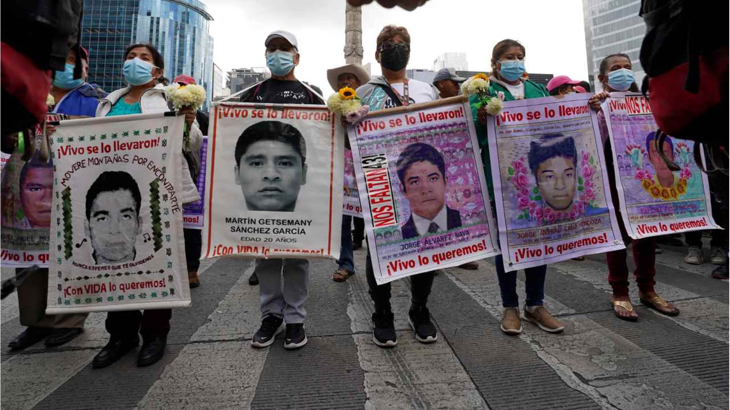 Detienen a general en retiro; ligado con desaparición de los 43 normalistas de Ayotzinapa