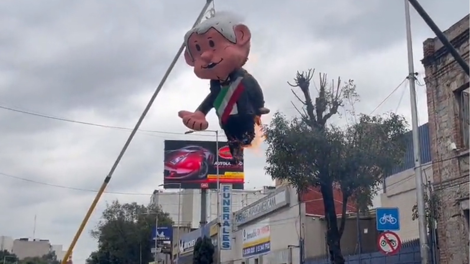 Quemando la democracia
