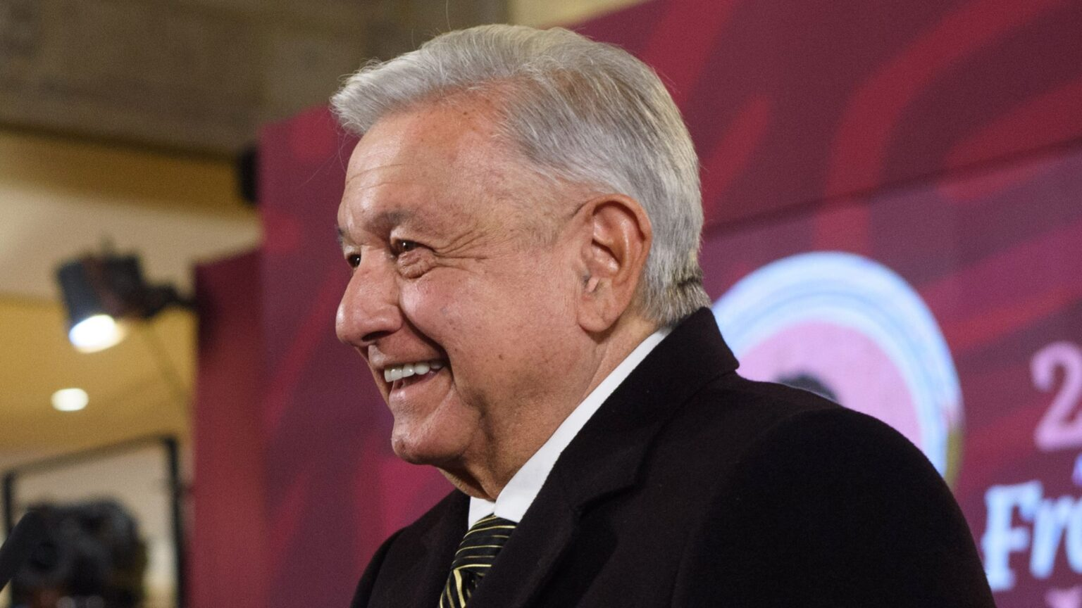 “Redes sociales tienen como tarea pendiente filtros para garantizar objetividad y veracidad”: AMLO