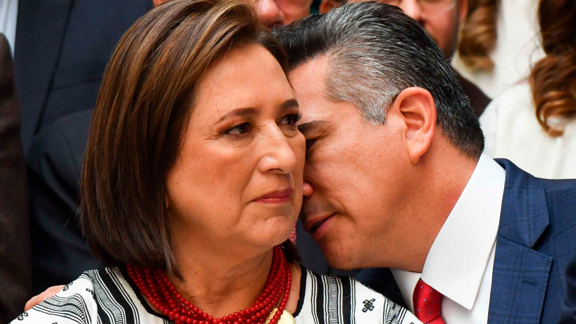 Por desesperación y necesidad de simpatía, Xóchitl y Alito apoyan reforma de pensiones de AMLO