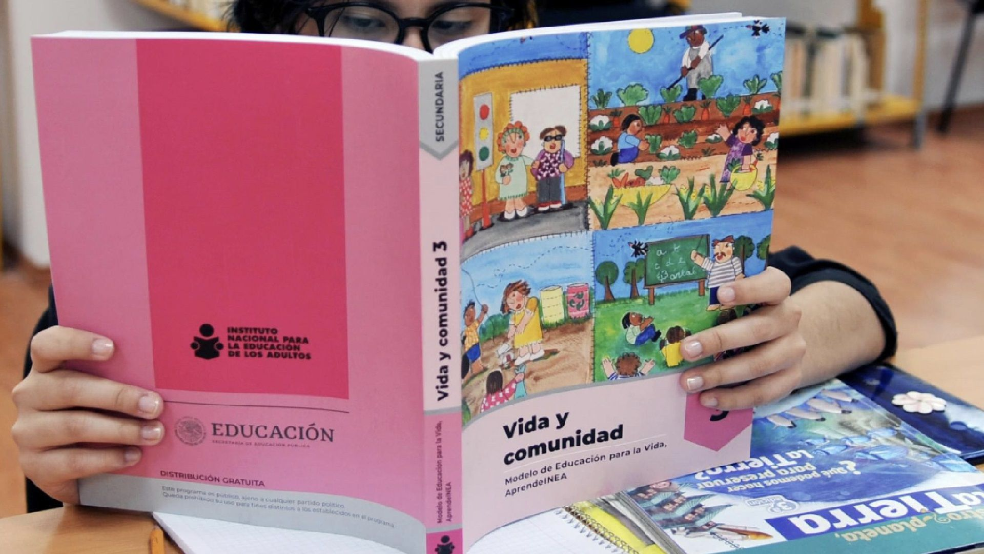 “Libros de texto gratuitos son la sonrisa esperanzadora del magisterio indignado y ceño fruncido de quienes aspiran a comercializar la educación”, asegura Marx Arriaga