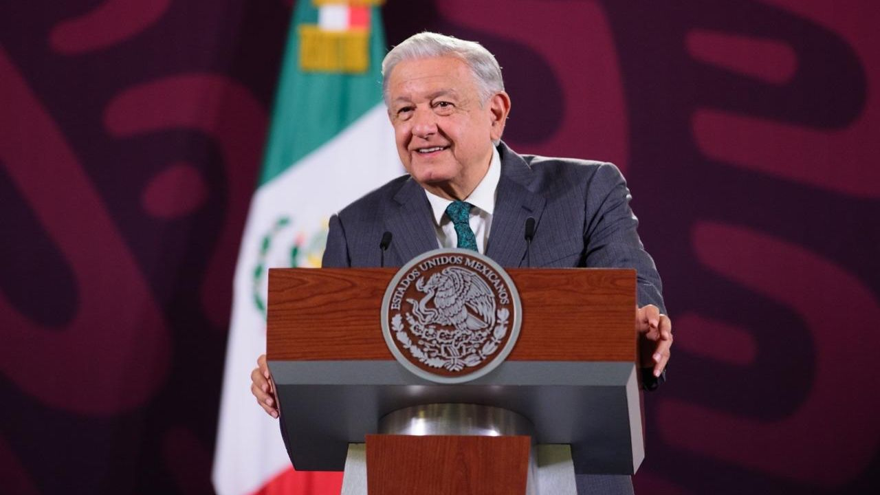 “¡Mucho ojo con hipócritas que prometen continuar programas sociales a los que se opusieron!”: AMLO