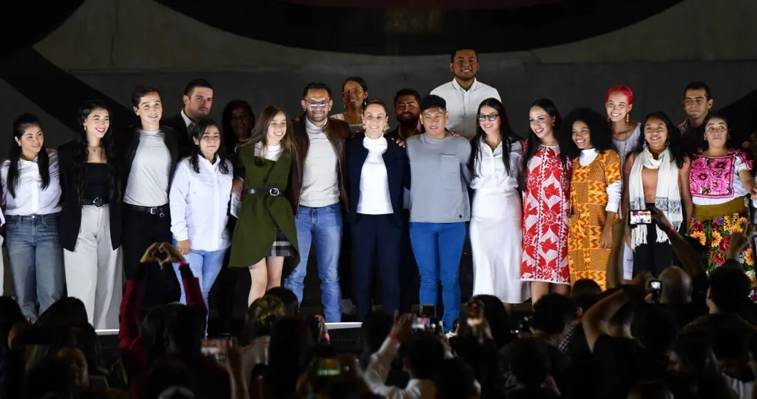 Claudia pide a jóvenes seguir construyendo la 4T; promete educación, vivienda y salud